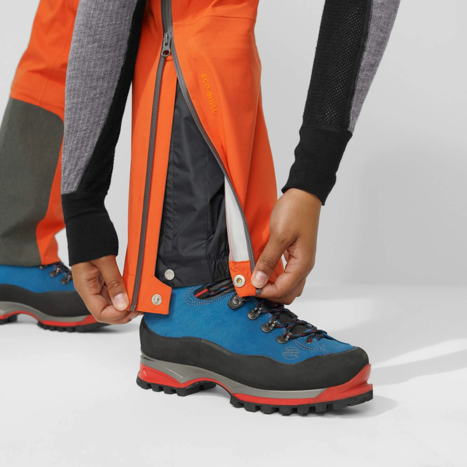 FJÄLLRÄVEN BERGTAGEN ECO-SHELL TROUSERS W Damen - Hardshellhose 13 FJÄLLRÄVEN BERGTAGEN ECO-SHELL TROUSERS W Damen - Hardshellhose – Bild 11